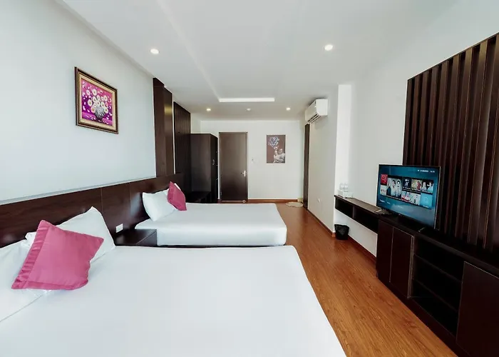 Hotel Ivy Bai Chay 2*
