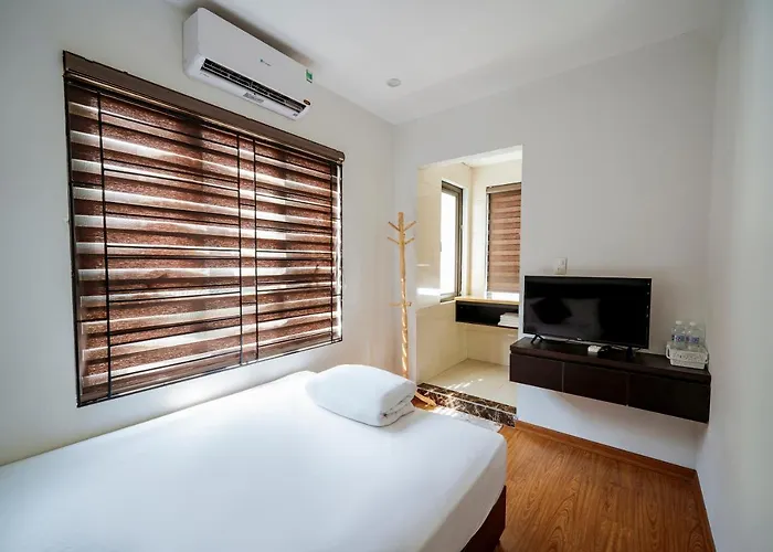 Ivy Bai Chay Hotel 2*