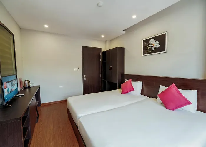Hotel Ivy Bai Chay 2*